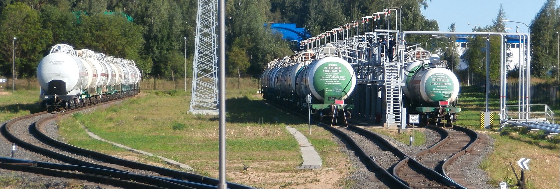 Nowoczesna ciężarówka w trasie